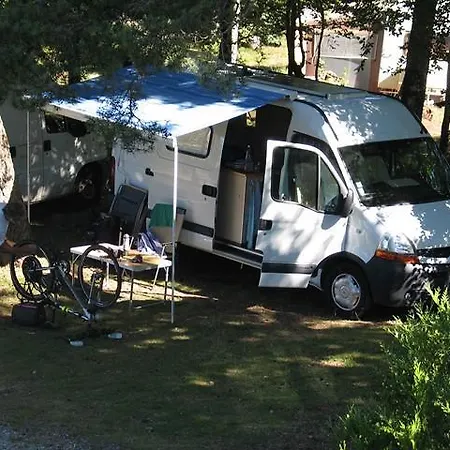 Camping Les Myrtilles 캠프장 클레르몽페랑